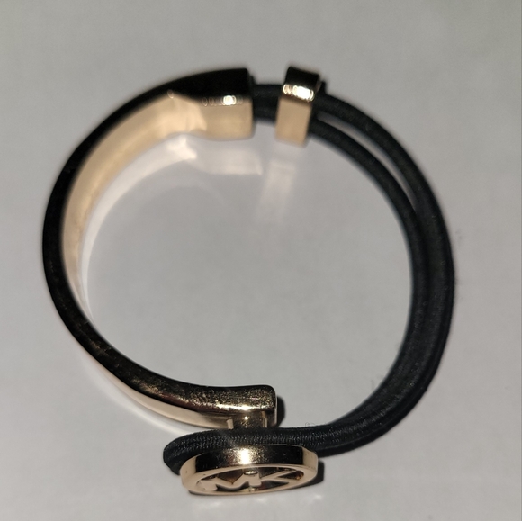 MICHAEL KORS GOLD BLACK ELASTIC BRACELET ONE SIZE EUC - Picture 6 of 6
